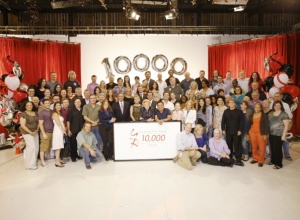 L'équipe des "Feux de l'Amour" fête le 10 000ème épisode...